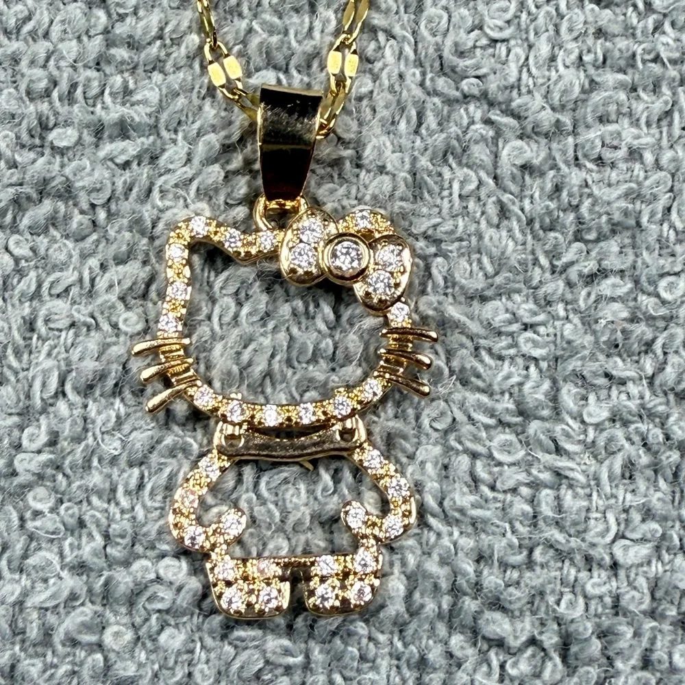 Gold Pendant Necklace with Intricate Design and Gemstones